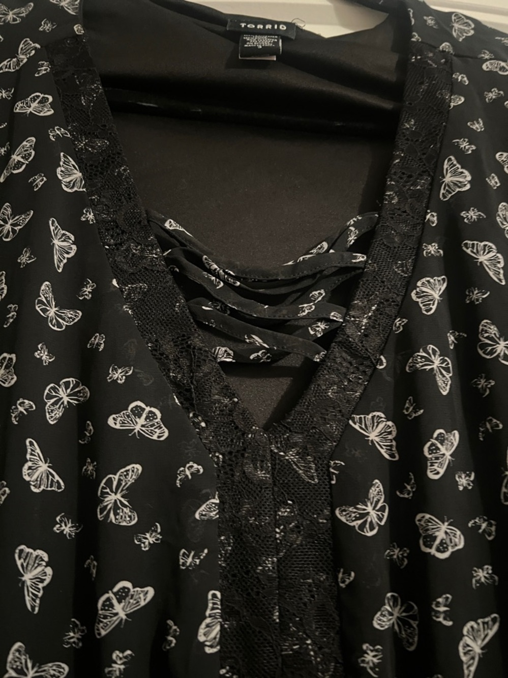 Torrid Chiffon Butterfly Print Blouse 3X - Picture 8 of 10